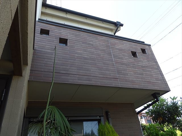 羽島市で庇が無く雨が直接入ってくるベランダと陸屋根の防水を点検、ウレタンの防水層や排水口を確認